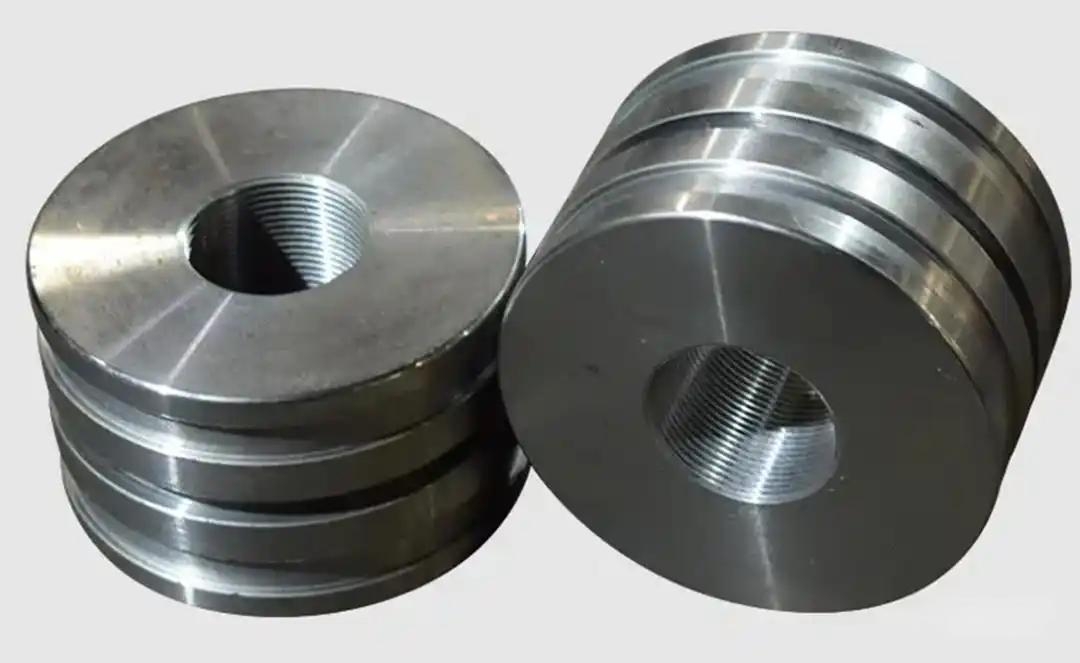 油圧シリンダーの材質の選択肢は何ですか?